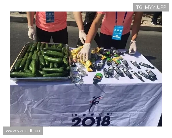 仲满家的冰箱里塞满了能量胶，连饮料都按训练时段分格放