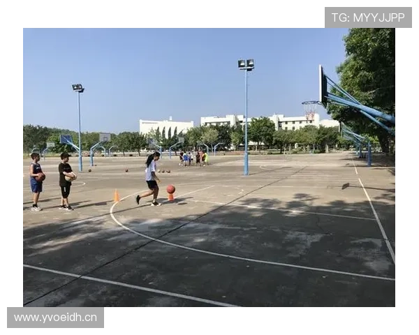 篮球中线规则全解析:区分进攻回场与合法运球的关键 篮球中线规则全解析:区分进攻回场与合法运球的关键